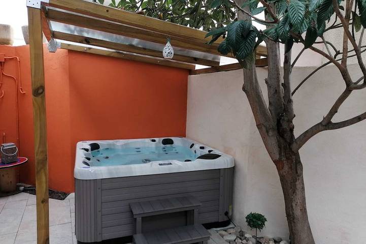 Ferienhaus für 2 Personen, mit Whirlpool und Terrasse sowie Garten - 1