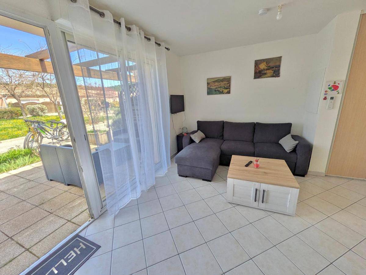 Appartement entier, One-Bedroom Apartment in Laragne-Montéglin, Région de Gap