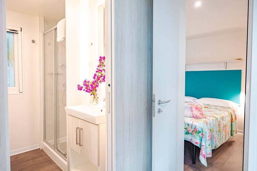 Camping Village Rosselba Le Palme Mobilehome Comfort for 4 persons in Magazzini, Portoferraio