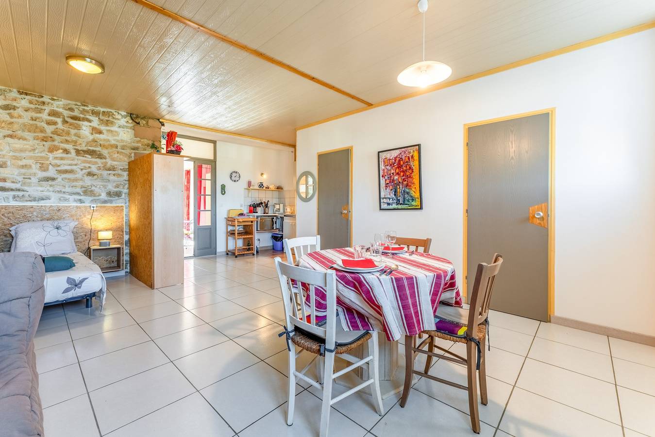Maison de Vacances 'Gîte - Le Samiege' avec Terrasse Privée, Jardin Commun et Wi-Fi in Goudargues, Région de Nîmes