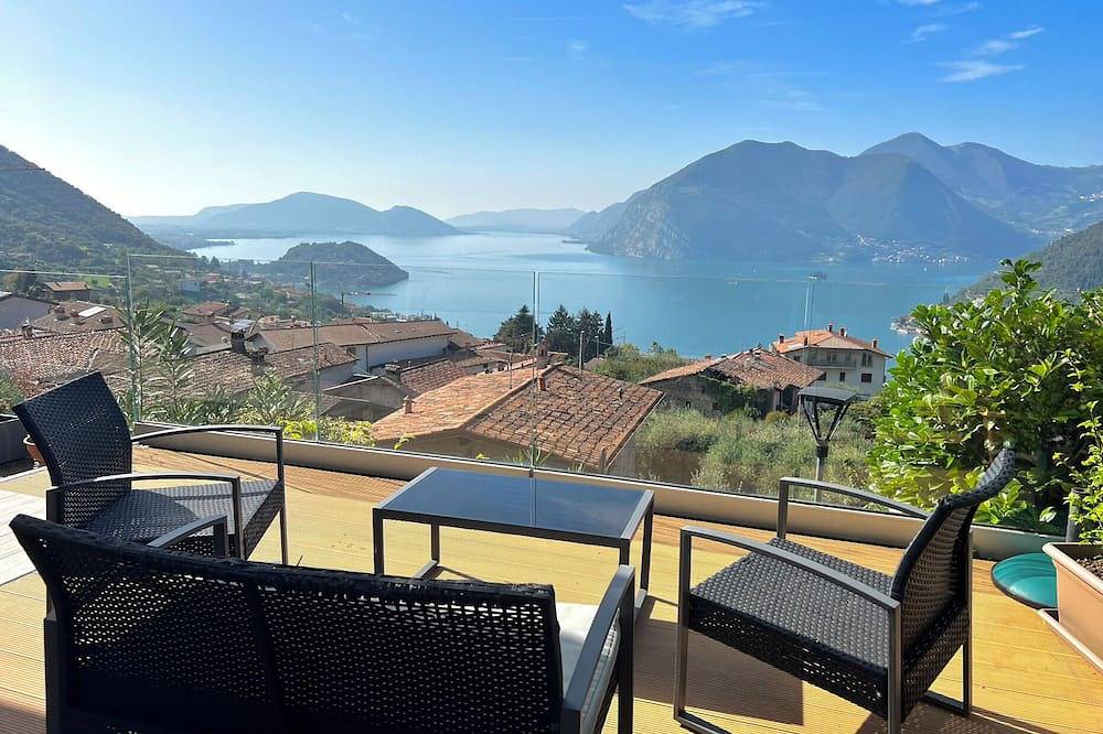 Turquoise villa in Sulzano, Catena Bresciana Occidentale