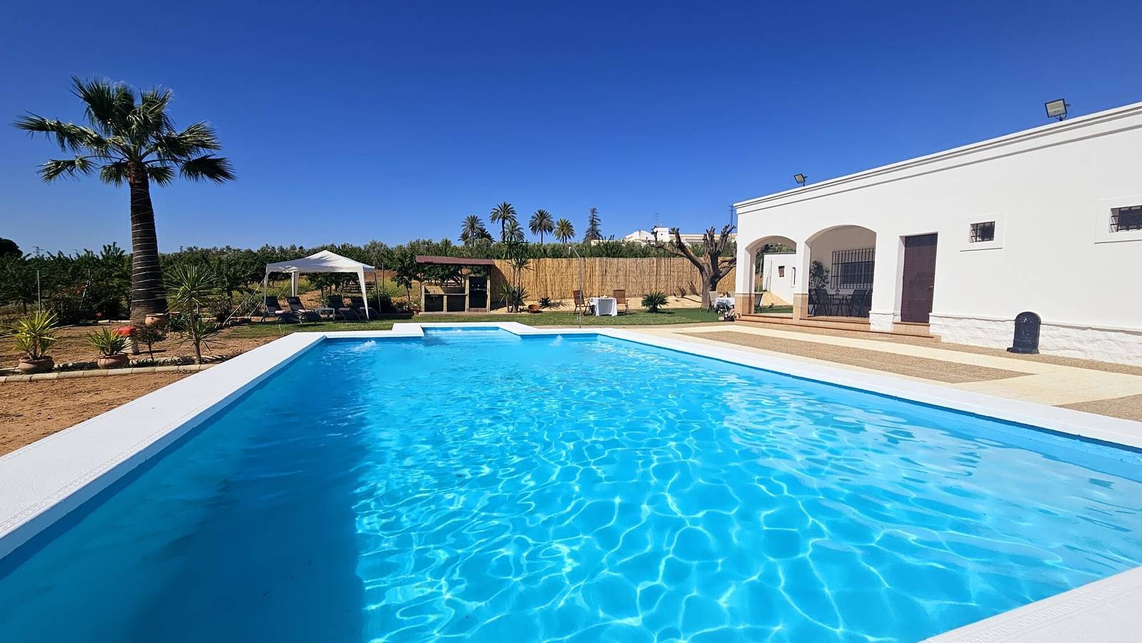 Country House 'Limones' with Private Pool, Wi-Fi and Air Conditioning in Marchena, Sevilla Province