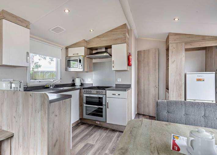 Caravan for 8 people in Essex