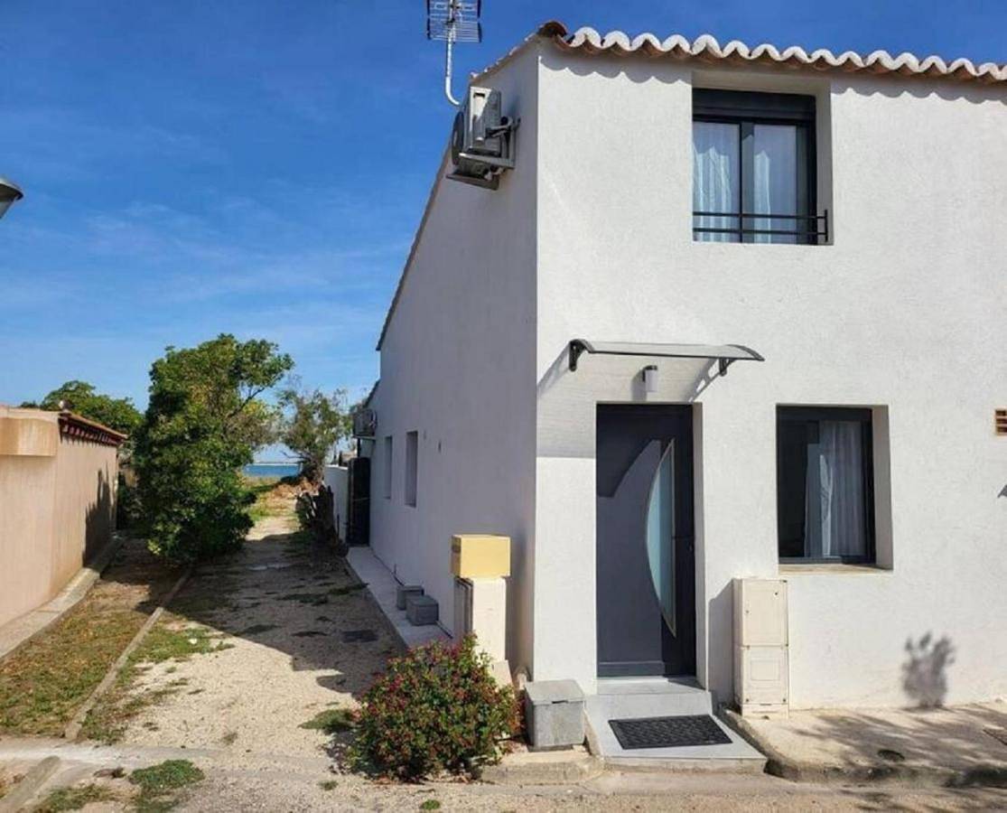 Two-Bedroom House in Port-de-Bouc, Côte méditerranéenne (France)