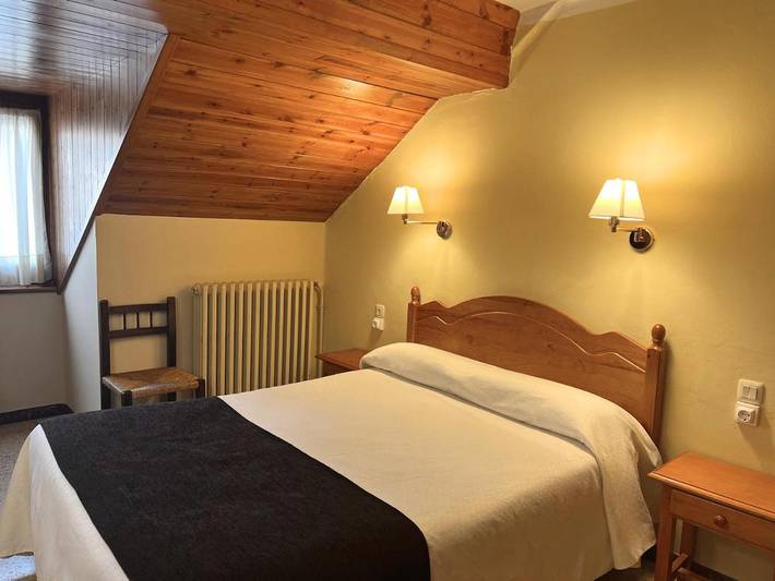 Hotel for 2 people, with terrace in Les