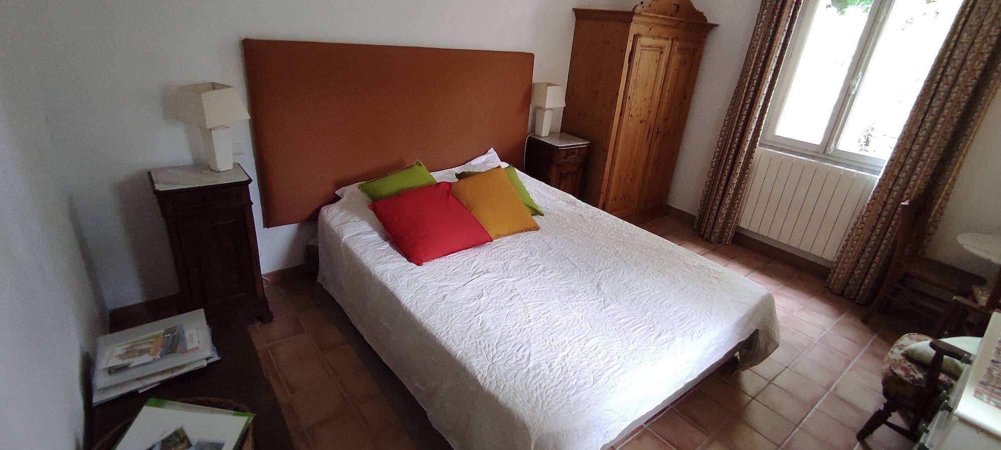 Cottage 'Gîte Genévrier' with Mountain View, Shared Pool and Wi-Fi in Entrechaux, Parc naturel régional du Mont-Ventoux