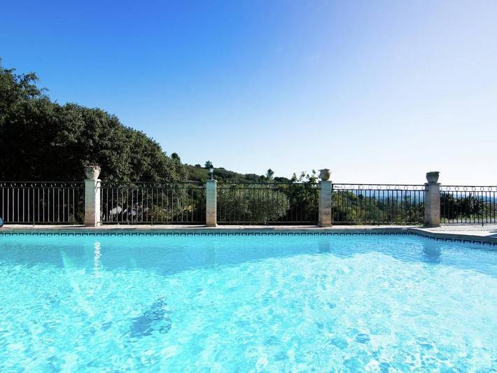 Villa pour 5 personnes, avec piscine ainsi que terrasse et jardin