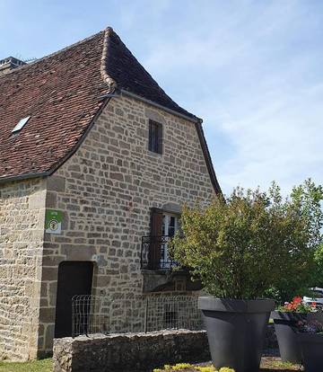 Gîte pour 4 personnes, avec vue et terrasse, animaux acceptés à Padirac