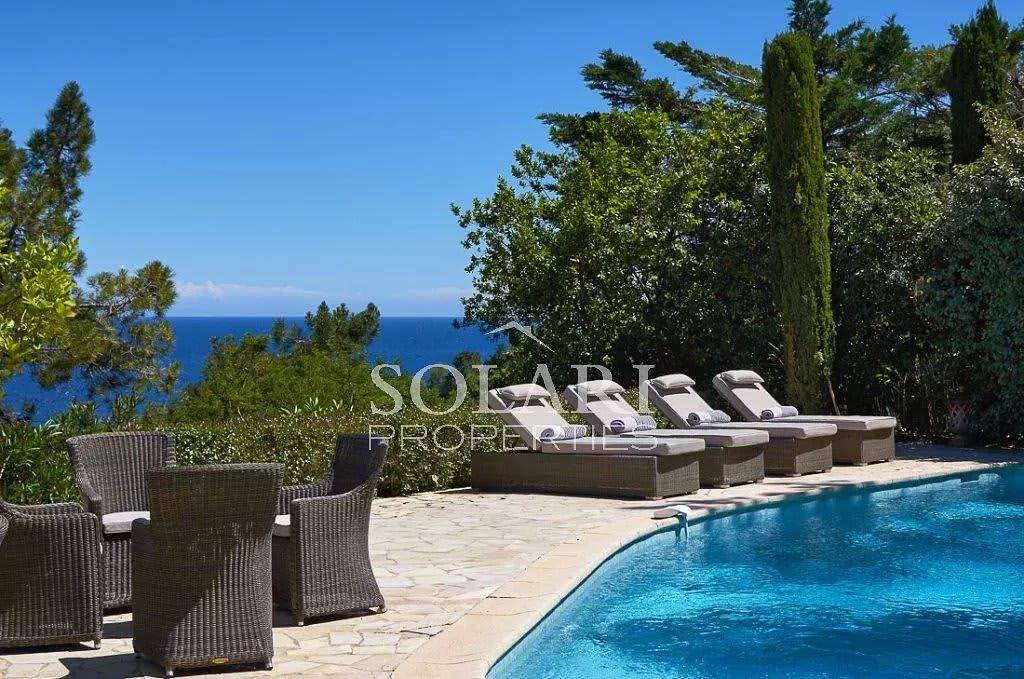 Villa with pool in Theoule - 8 guests in Théoule-sur-Mer, Massif de l'Esterel