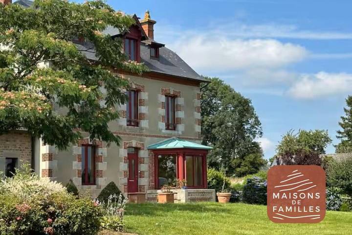 Location de vacances pour 15 personnes, avec Jacuzzi ainsi que Terrasse et Jardin à Courson