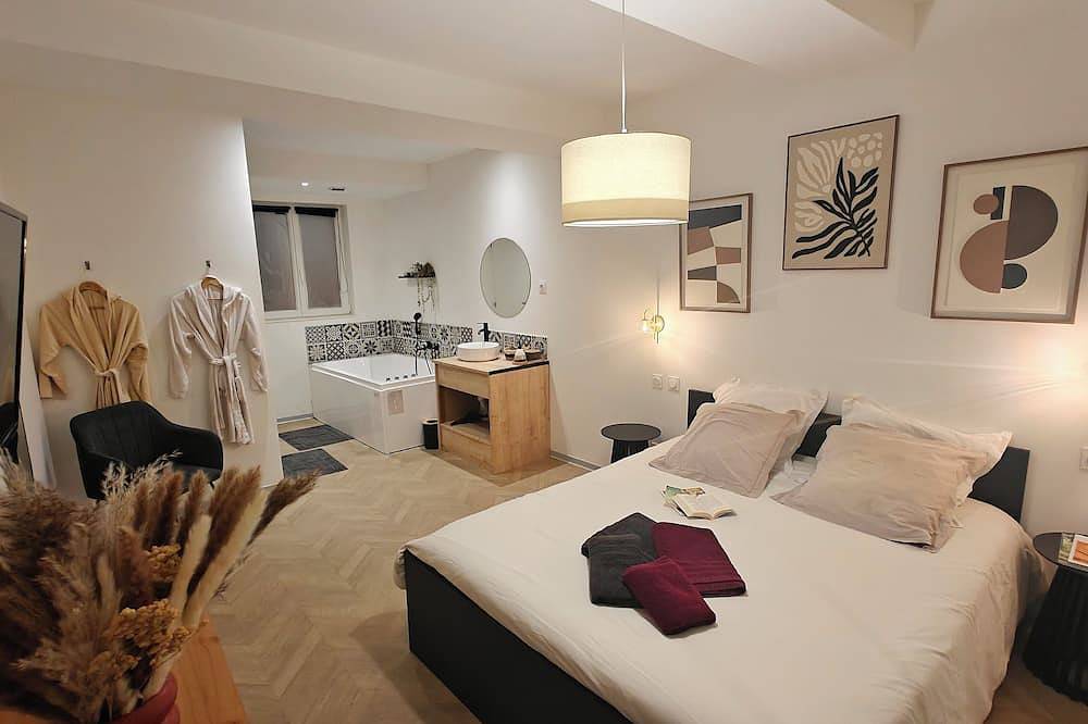Entire apartment, Spa & Relaxation - Romantic coziness in the heart of Moulins in Moulins, Allier