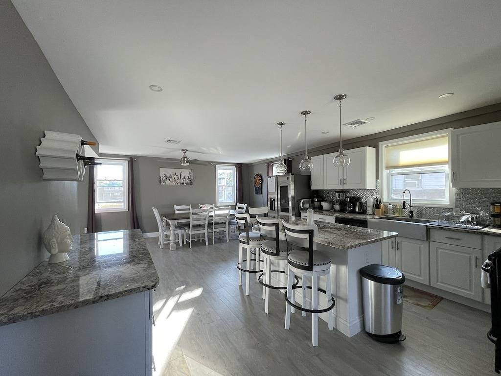 Modern Beach House + Stock Tank Pool! 5 Mins to Sandy Hook Beach + Nyc Ferry in Monmouth County