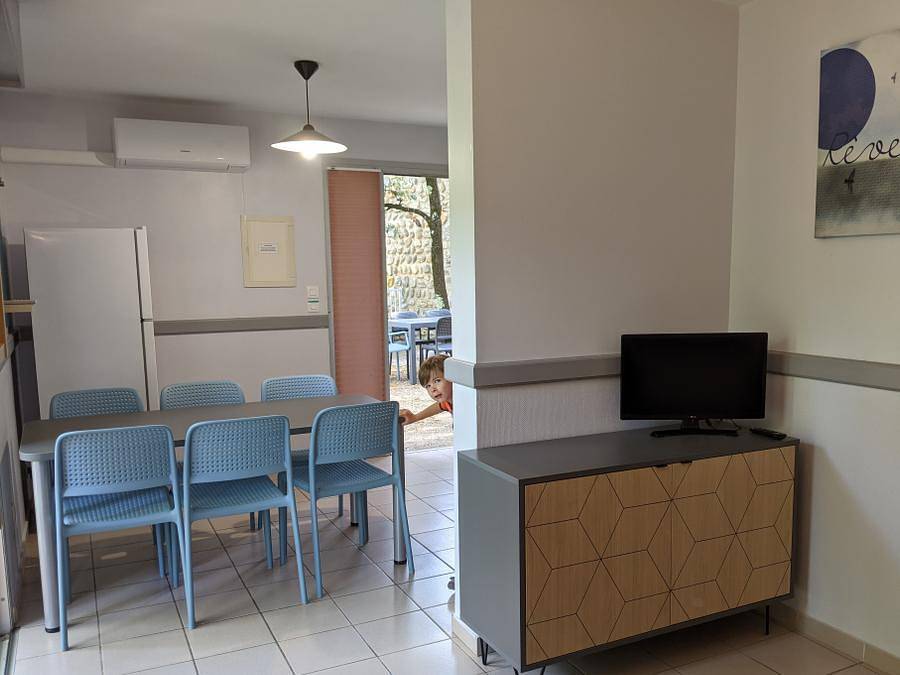 Camping Domaine Des Blachas - Country house 4 persons - Pavilion with view - 1 bedroom with air conditioning + terrace and Tv in Salavas, Gorges de l’Ardèche