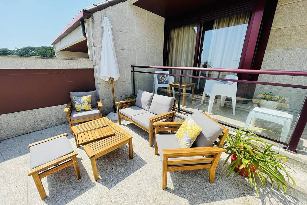 First Line Beach, Spa, Swimming Pools, Tennis, Paddle, Squash, Garden, Children'S Playground. in O Grove, Rías Baixas