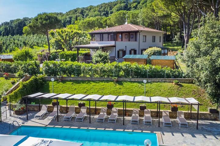 Agriturismo per 5 persone, con giardino e piscina in Casale Marittimo
