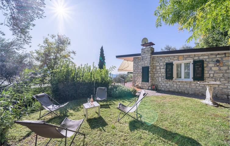 Appartamento Gargnano Garden: Terrazza, WiFi, Vicino alla spiaggia! in Spiaggia Fontanella (Gargnano), Gargnano