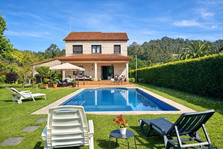 Casa de férias para 10 pessoas, com jardim e piscina e ainda vista em Gondomar