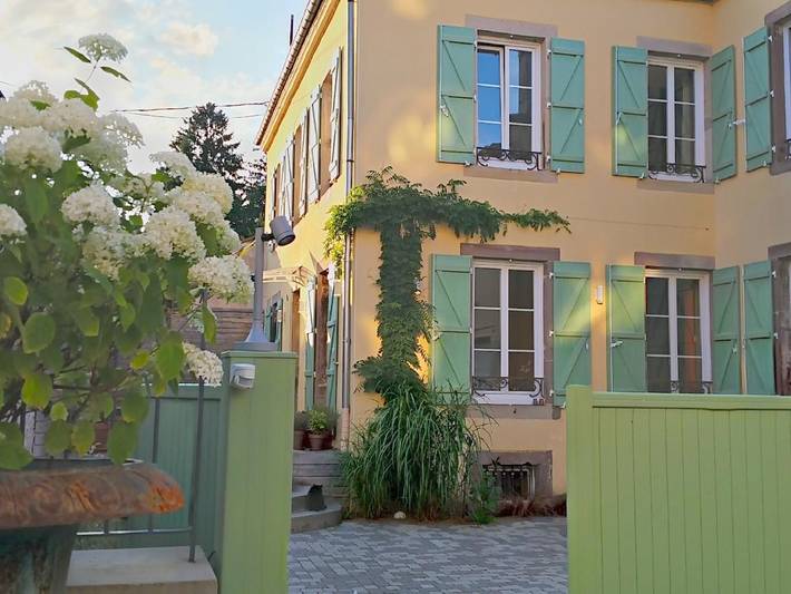 Location de vacances pour 2 personnes, avec Terrasse et Jardin ainsi que Sauna et Vue à Remiremont