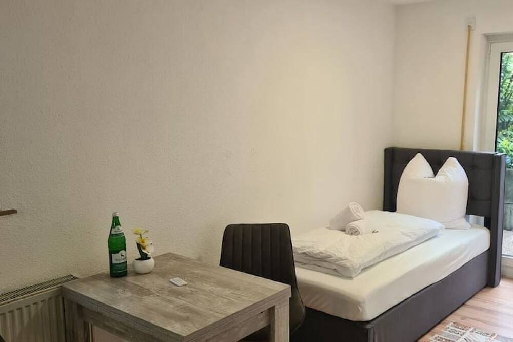 Ganze Wohnung, Wellandhome – Business-Apartment – 4 Einzelbetten in Aalen, Ostalbkreis
