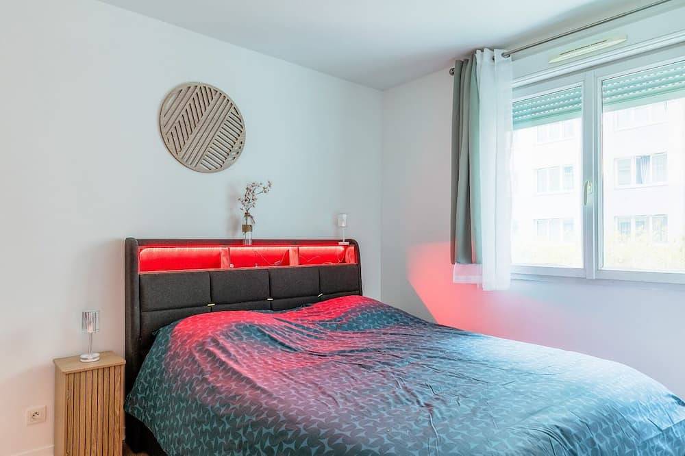 Appartement entier, Appartement Neuf • Lit King-Size • Parking Privé • Métro à 2 min in Aubervilliers, Seine-Saint-Denis