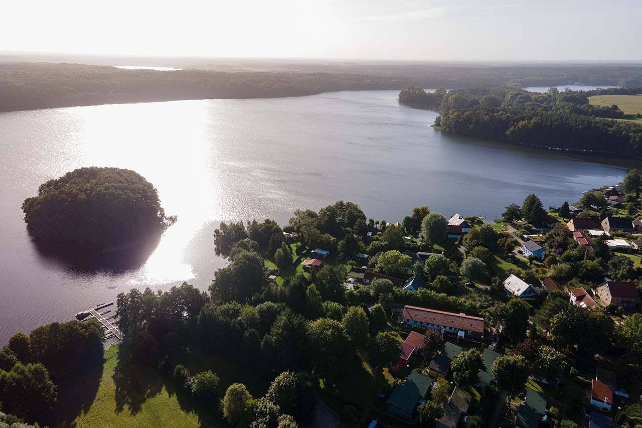 Gemütliches Ferienhaus in ruhiger, idylischer Lage am Hang und See mit Kamin in Schwarz, Mecklenburgische Seenplatte