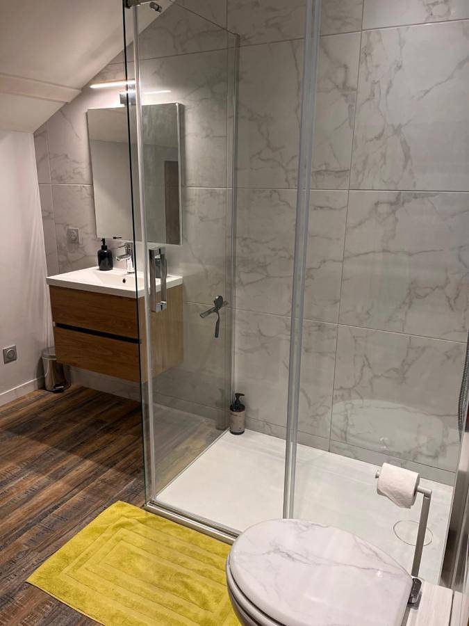 Gîte pour 3 personnes, avec jardin ainsi que terrasse et vue à Saint-Laurent-de-Mure - 4