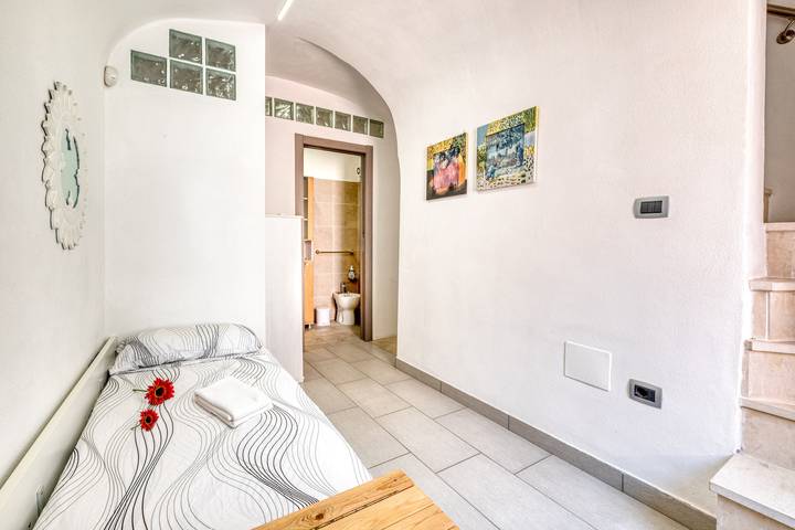 Gîte pour 5 personnes, avec terrasse, animaux acceptés à Borghetto Santo Spirito - 4