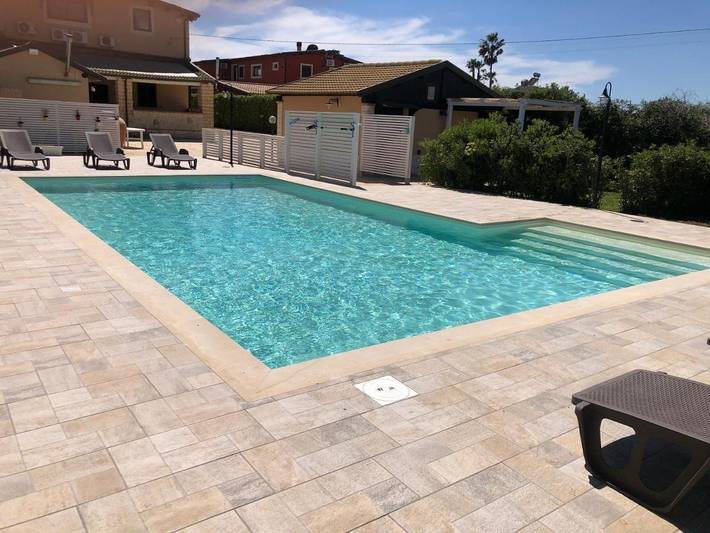 Ferienhaus für 4 Personen, mit Pool und Ausblick sowie Garten