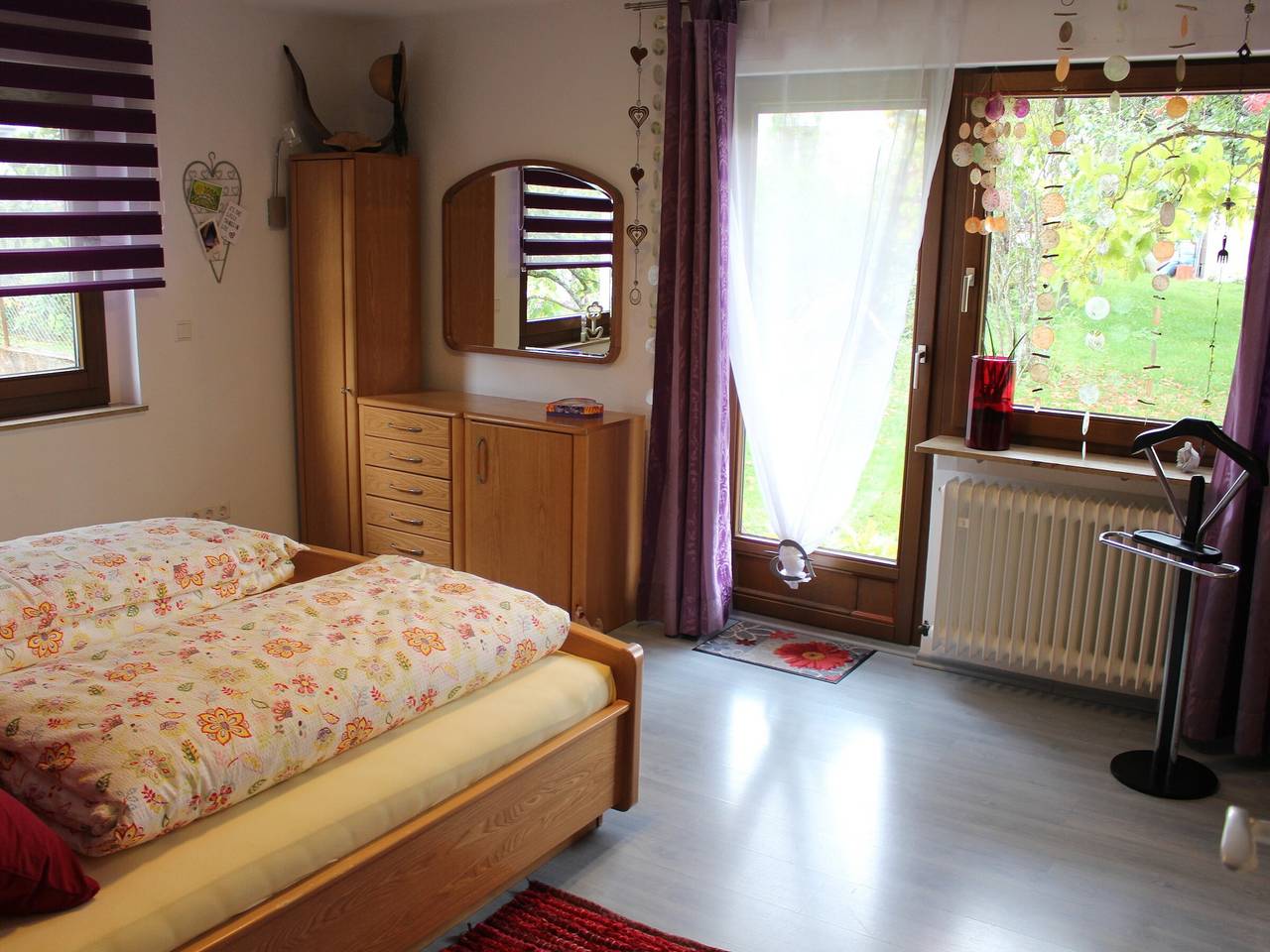 Ganze Wohnung, Ferienwohnung 'Bienenherz' mit Privatterrasse, Gemeinschaftsgarten und Wi-Fi in Engelsbrand, Nordschwarzwald