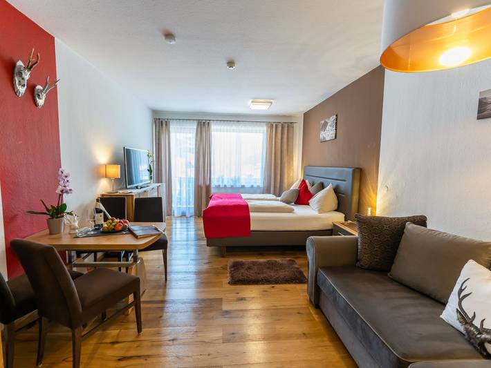 Ferienwohnung für 4 Personen, mit Pool und Sauna sowie Balkon und Garten in Gosau