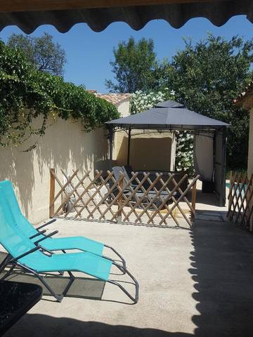 Gîte pour 2 personnes, avec piscine et terrasse à Villeneuve