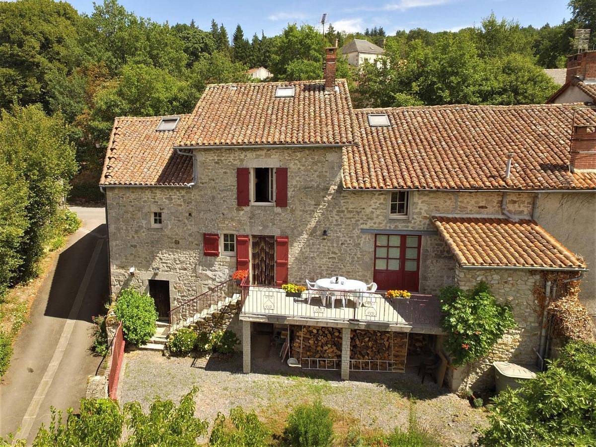 Quadruple Room with Bathroom in Montrol-Sénard, Région de Bellac