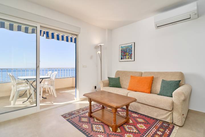 Apartamento entero, Apartamento 'Apartamento Moderno' con vistas al mar, Wi-Fi y aire acondicionado in Playa San Cristobal, Almuñecar