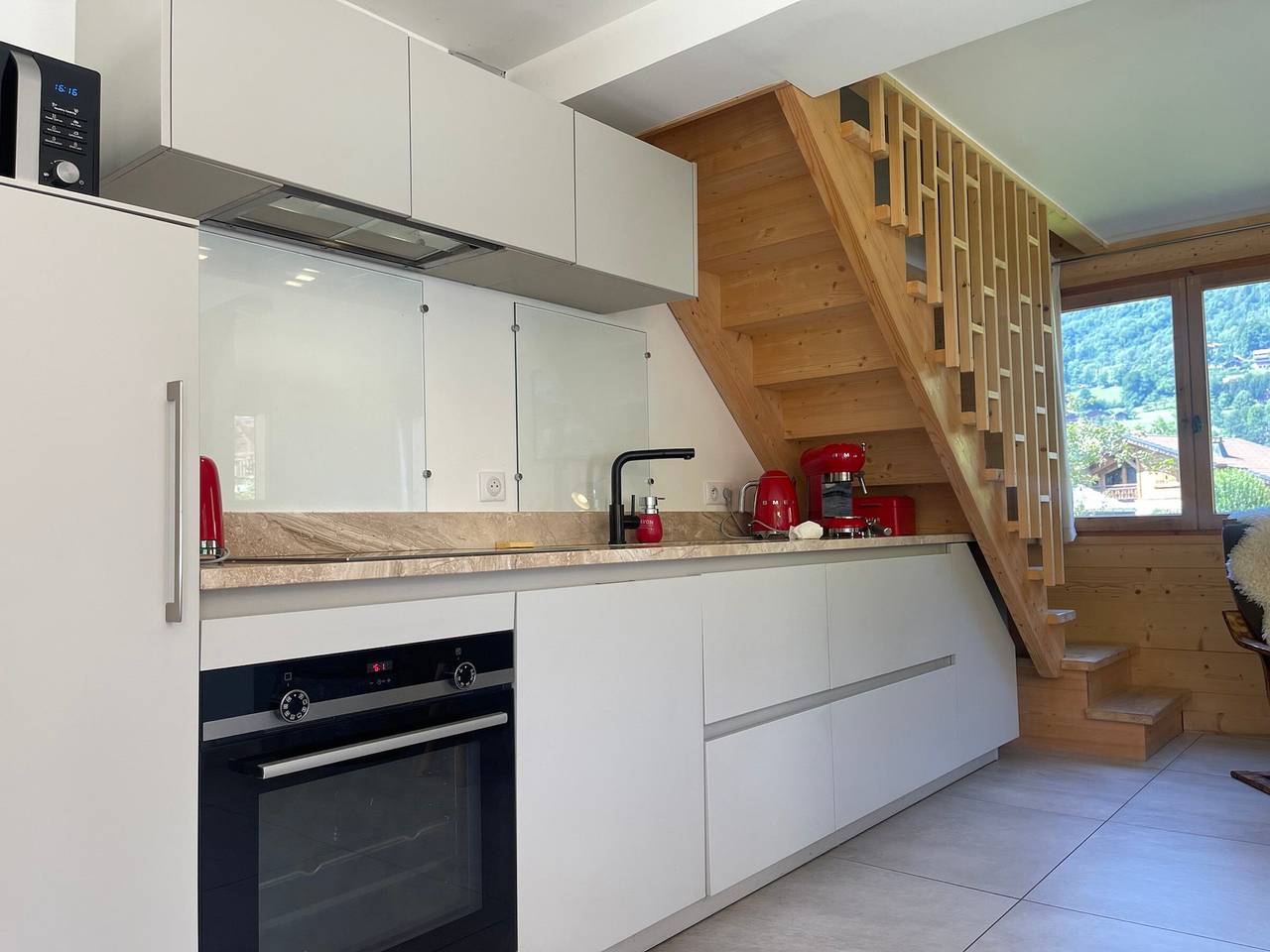 Amplio chalet renovado cerca del centro y del telecabina, ideal para familias y grupos. in Samoëns, Region Bonneville