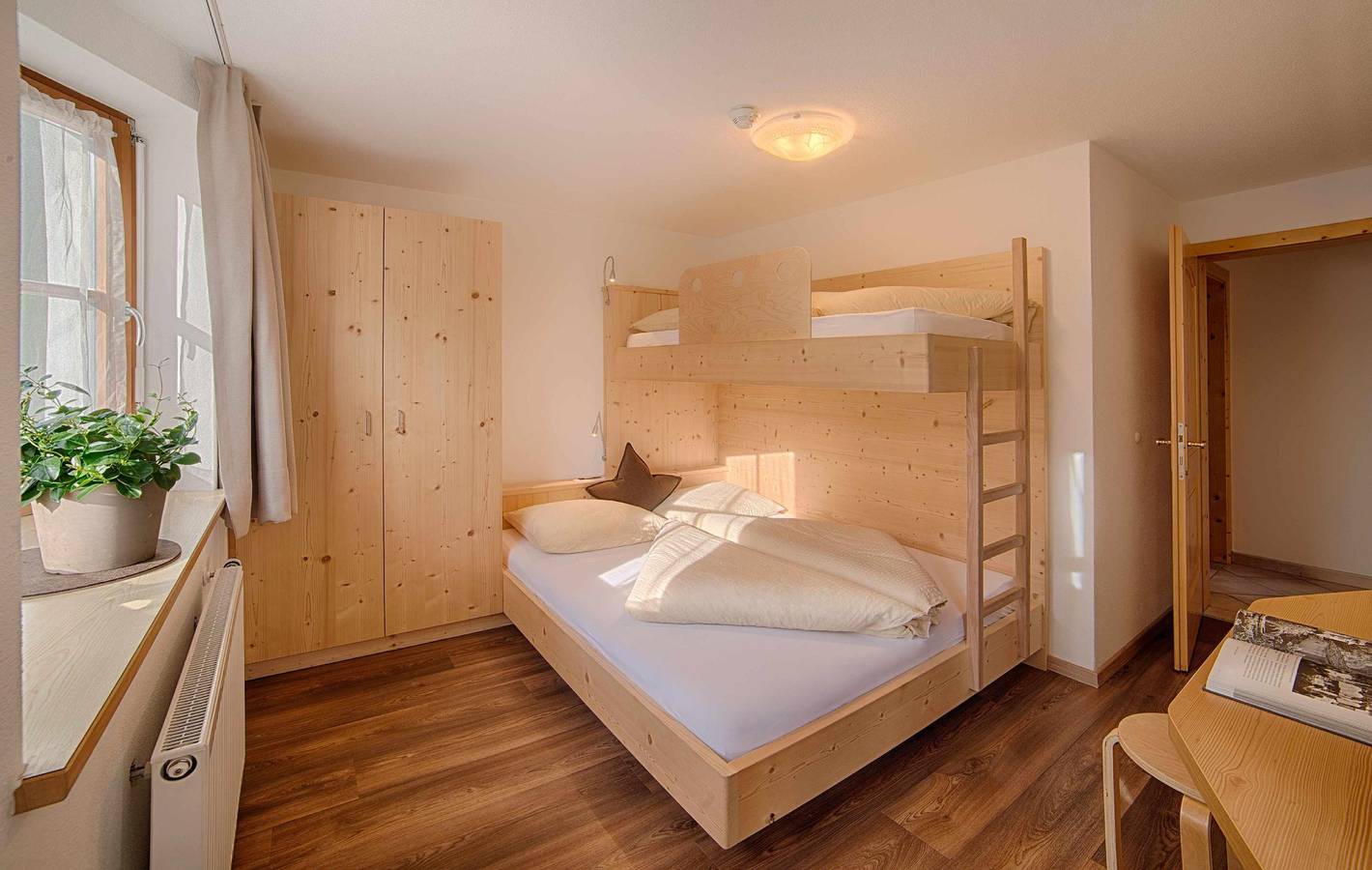 Appartamento intero, Appartamento "Löfflerblick B Keilbachspitz" con vista sulle montagne, Wi-Fi e Jacuzzi in Valle Aurina, Alpi della Zillertal