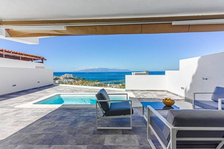 Bungalow para 6 personas, con piscina además de jardín y vistas en Tenerife Sur