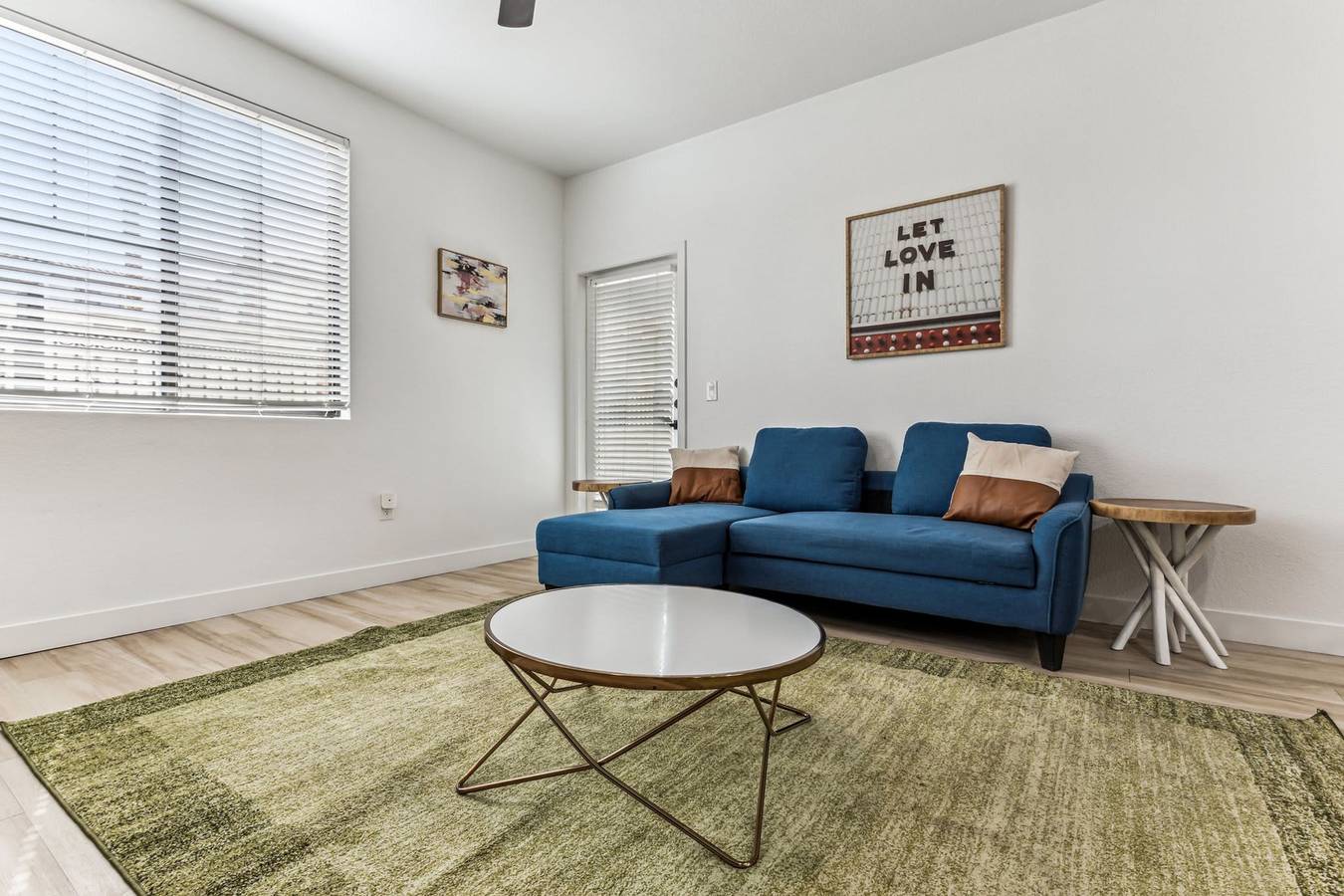 Entire apartment, Cozysuites Glendale by the stadium with pool 20 in Glendale, Maricopa County