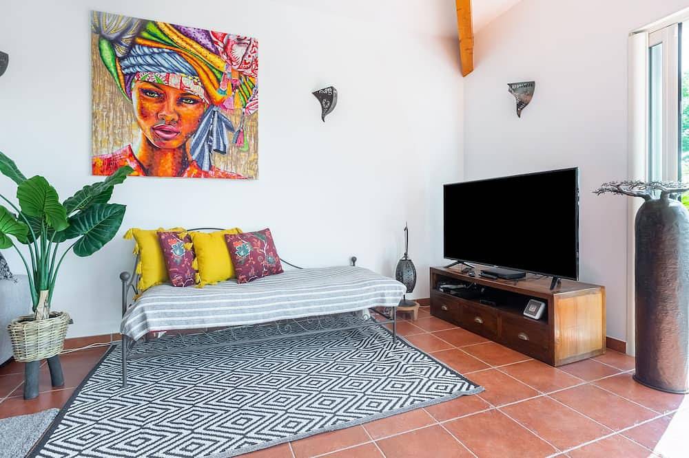 Charming villa, swimming pool, superb view of the Pyrenees and the Gers countryside in Castin, Gers