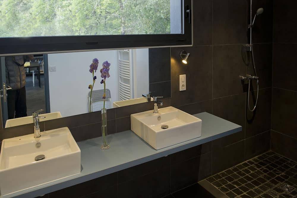 Grand appartement avec vue in Issirac, Région de Nîmes