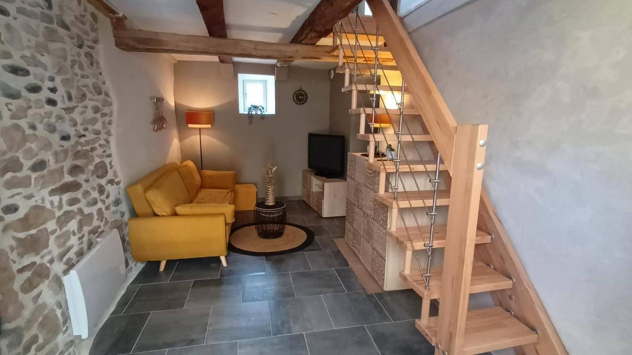 Two-Bedroom House in Saint-Côme-d'Olt, Parc naturel régional de l'Aubrac