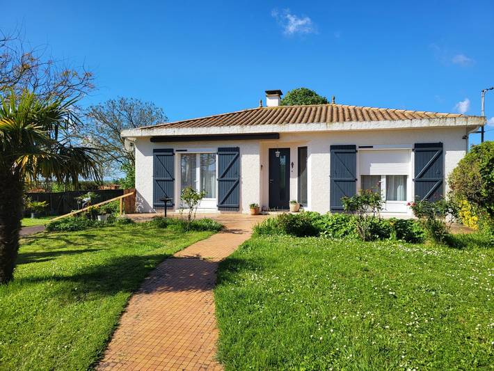 Gîte pour 4 personnes, avec jardin et terrasse à La Jonchère