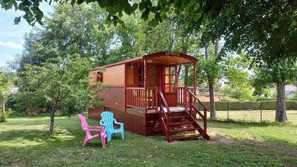 Gîte pour 2 personnes, avec piscine ainsi que terrasse et jacuzzi dans le Doubs