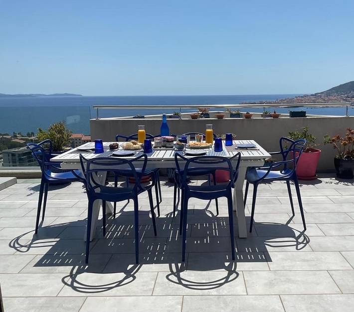 Chambre d’hôte pour 4 personnes, avec Balcon ainsi que Terrasse et Vue à Ajaccio