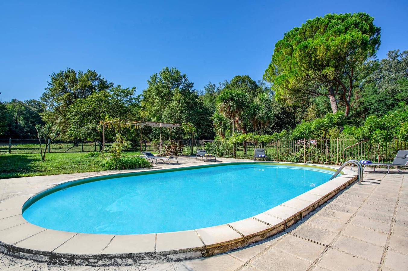 Villa Sur L'ile by Villa Plus in Roquemaure, Nimes und Umgebung
