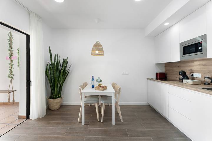 Location de vacances pour 4 personnes, avec jardin à Arona - 2