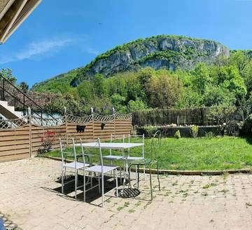 Gîte pour 4 personnes, avec jardin et terrasse, animaux acceptés à Virignin