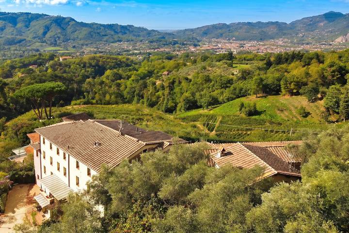 Gîte pour 4 personnes, avec terrasse et piscine, adapté aux familles à Camaiore - 3