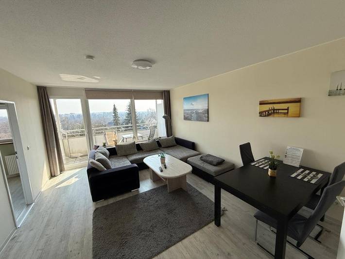 Ferienwohnung für 4 Personen, mit Balkon und Terrasse sowie Garten und Ausblick in Flensburg