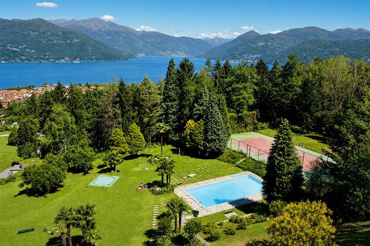 Ferienwohnung für 4 Personen, mit Balkon und Garten sowie Pool und Seeblick in Lago Maggiore (Lombardei)