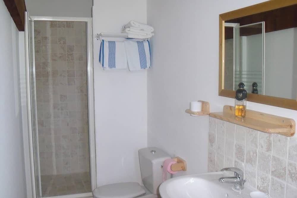 Homerez - Welcoming House in Monteux with Shared Pool in Monteux, Vaucluse